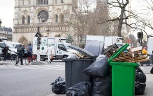 Čeka ih ogroman posao: Radnici komunalnih službi u Parizu prekinuli štrajk