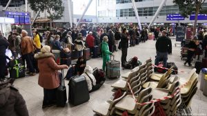 Zbog štrajka u ponedjeljak otkazivanje više od 350 letova, haos čeka oko 100.000 putnika