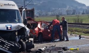 Teška saobraćajka: Dvije osobe stradale u direktrnom sudaru