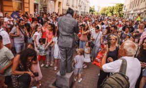 “TrotoArt” donosi spektakl u Banjaluku: Stižu velike lutke, žive statue, džin na štulama FOTO