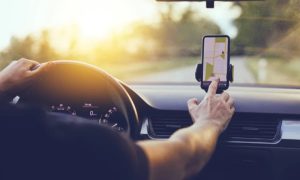 Želi smanjiti ometanje tokom vožnje: Google će blokirati sve funkcije na vašem telefonu – osim jedne