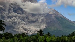 Erupcija vulkana Merapi u Indoneziji, potok lave dug oko 1,5 kilometar