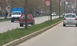 Crveni “jugo” vozi suprotnim smjerom, u susret mu idu automobili: “Šta je sa ljudima” VIDEO