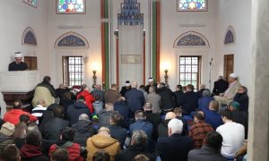 Bajramske čestitke iz Banjaluke: Mnogobrojni vjernici klanjali bajram-namaz VIDEO