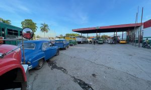 Građani satima čekaju u redovima: Nezapamćena nestašica goriva na Kubi