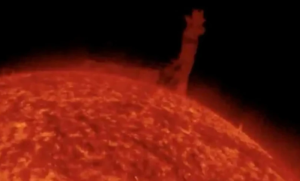 Zadivljujući spektakl: Na Suncu snimljen ogroman tornado, velik kao 14 planeta VIDEO