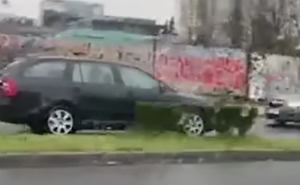Gdje drugo nego u BiH: Žena za volanom “škode” vozila gradom u suprotnom smjeru VIDEO