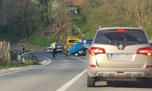 Automobil završio na krovu: Vozač izgubio kontrolu nad vozilom