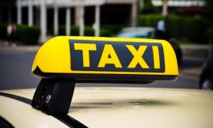 Svaka čast, ljudino! Vozač taksija spriječio da stariju ženu prevare za 33.000 evra