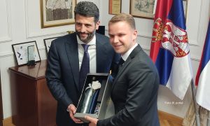 Gradonačelniku Beograda poklonio rakiju: Stanivuković ugostio Šapića FOTO
