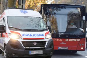 Mladić ispao iz autobusa: Otvorila se vrata na koja je bio naslonjen, zadobio višestruke povrede