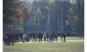 Sjećanje na žrtve genocida: U Donju Gradinu stigle hiljade ljudi iz Srpske, najviše školaraca