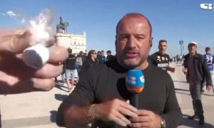 Diler šokirao novinara: Pokazao vrećicu kokaina u direktnom TV prenosu VIDEO