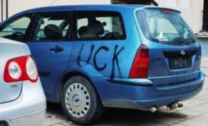 Provokacija na Vaskrs: Natpisi OVK iscrtani po zgradama i na automobilu na sjeveru Kosova