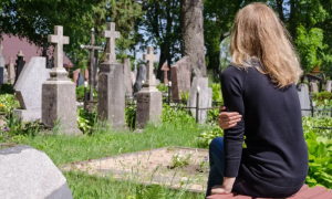 Morbidno ili ne: Naučnik tvrdi da ćemo do kraja godine moći razgovarati sa umrlima
