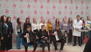 “Kamenički biseri” oduševili u Banjaluci: Hor sa KiM zapjevao na UKC-u Srpske VIDEO