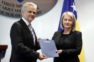Satler i Krišto potpisali sporazum: Za najsiromašnija domaćinstva u BiH uskoro stiže novac iz EU