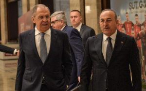 Čavušoglu sa Lavrovom: Ankara očekuje da se sukob u Ukrajini okonča pregovorima