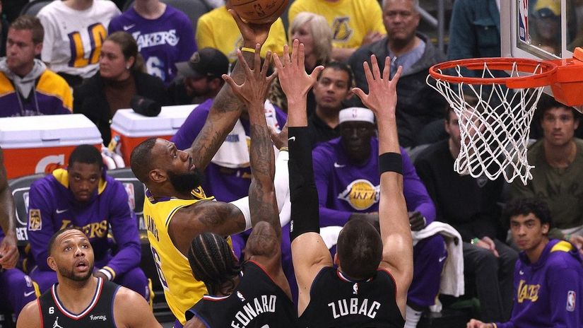 Atlanta može i bez Bogdana: Dalaz uz Irvinga i Dočića jure plej-in, Klipersi vladaju Los Anđelesom