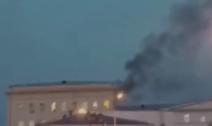 Crni gusti dim vija centrom: Požar u jednoj od zgrada Ministarstva odbrane VIDEO