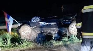 “Audi” udario u betonski zid! Otac i sin poginuli u strašnoj nesreći kod Brčkog