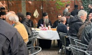 Vasrks proveo u narodnoj kuhinji: Patrijarh Porfirije ručao sa beskućnicima FOTO