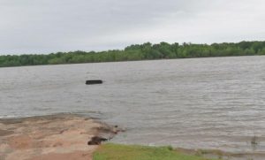 Nevjerovatno spasavanje: Ribari pronašli potopljen džip u jezeru, pa ostali zaprepašteni