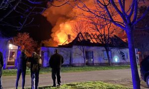 Nesreća na vaskršnje jutro: Porodica ostala bez kuće u požaru VIDEO