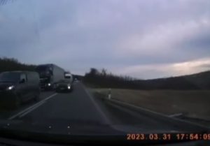 “Za dlaku” izbjegnuta tragedija: Jedan potez kamiondžije spriječio nesreću VIDEO