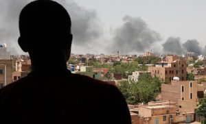 Sukobi ne jenjavaju! Pucano na avion koji je evakuisao ljude iz Sudana VIDEO