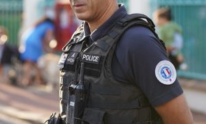 Na ulice izlazi 40.000 policajaca: Francuska uvodi policijski čas
