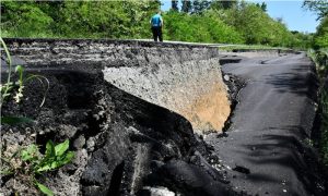 Ogromno klizište kod Nove Gradiške: Put se prepolovio FOTO