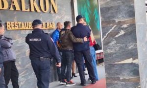 “Baci pet”! Milaković i Malbašić se pozdravili, izvršitelji ušli u “Balkon” VIDEO