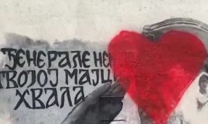 Nacrtali crveno srce: Narodni poslanik i građani prekrečili Mladićev mural