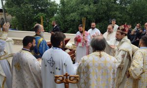 Vjernici stigli u rodno selo Svetog Vasilija: Poklanjaju se moštima Svete Ane