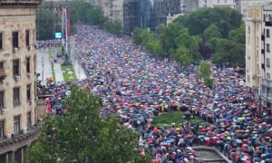 Najavljen “prsten” oko RTS-a: Građani Srbije na novom protestu protiv nasilja FOTO/VIDEO