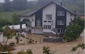 Jako nevrijeme i poplave u Čeliću: Voda ušla u kuće, strahuju od veće katastrofe VIDEO