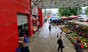 Sezona pravljenja zimnice uveliko počela! Kupci na banjalučkoj pijaci se žale na cijene, prodavci na tešku godinu