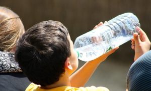 Pedijatri upozoravaju: Kako prepoznati da je dijete dehidrirano