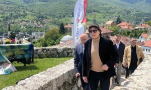 Čola prošetao Travnikom: Pjevač najavio veliki spektakl povodom koncerta