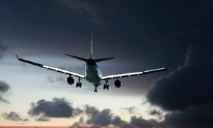 Otvorila se vrata aviona tokom leta: Šest putnika imalo problem sa disanjem zbog ovog incidenta