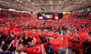 Sve se crveni od turskih zastava: Pogledajte atmosferu na Dječijem festivalu u Zenici FOTO