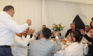 Milorad Dodik slavi Đurđevdan, pokazao dio atmosfere iz svog doma VIDEO, FOTO