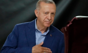 Rekreacijom odmaraju od politike: Erdogan zaigrao košarku sa poslanicima VIDEO