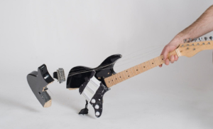 Nevjerovatno! Gitara koju je Kobejn razbio na sceni prodata za “paprenu” cifru