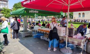 Banjalučka eparhija časti povodom Spasovdana: Pivo, voda i krofne za građane FOTO/VIDEO