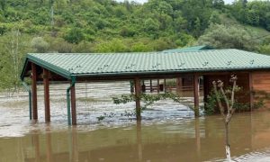 Poplave sve više prijete: Proglašeno vanredno stanje u Kostajnici VIDEO