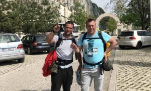 Humana misija: Miličević i Vuković stigli do manastira Ostrog – žele da pomognu u liječenju djevojčice