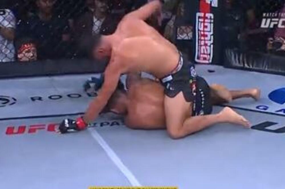Jeziva povreda: UFC borcu puklu uvo tokom meča VIDEO