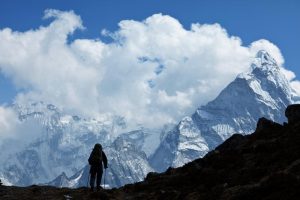 Tragedija na Mont Everestu: Penjač poginuo na visini od preko 8.000 metara
